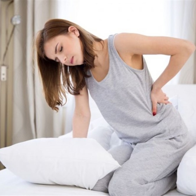 أسباب آلام الظهر بعد الولادة القيصرية وطرق تجنبها