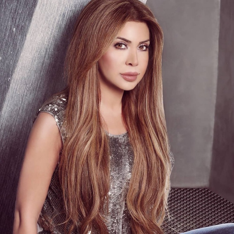 من الأجمل بالشعر الطويل؟