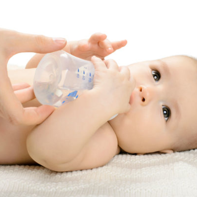 متى تصبح إصابة الرضيع بالجفاف مؤشر خطر