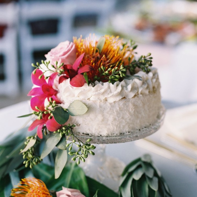 كعكة زفاف ملونة تناسب الربيع والصيف