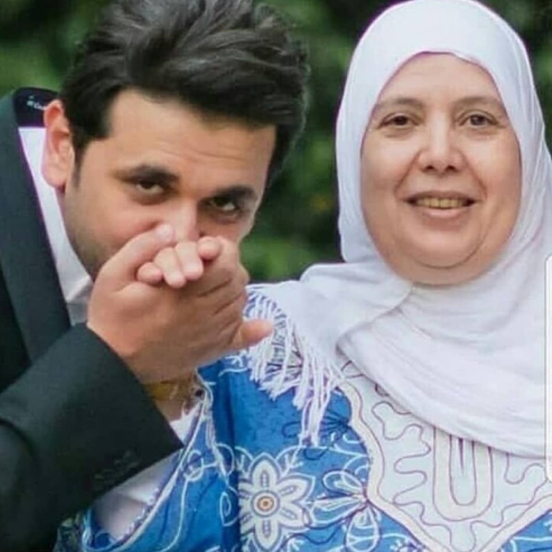 مصطفى خاطر يفجع بوفاة والدته