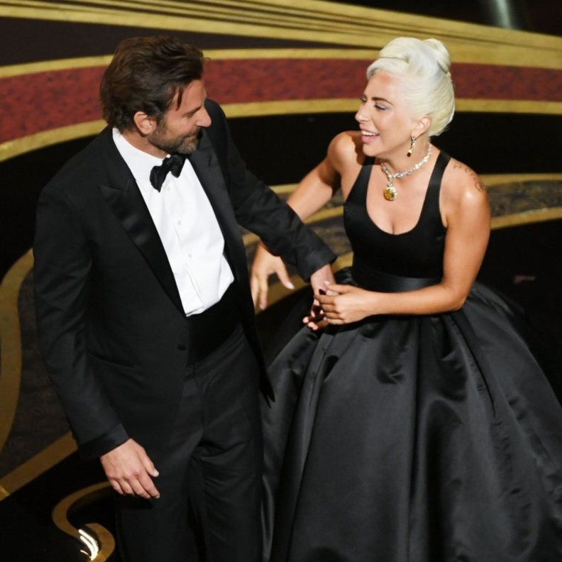 ليدي غاغا وبرادلي كوبر shallow على مسرح الأوسكار