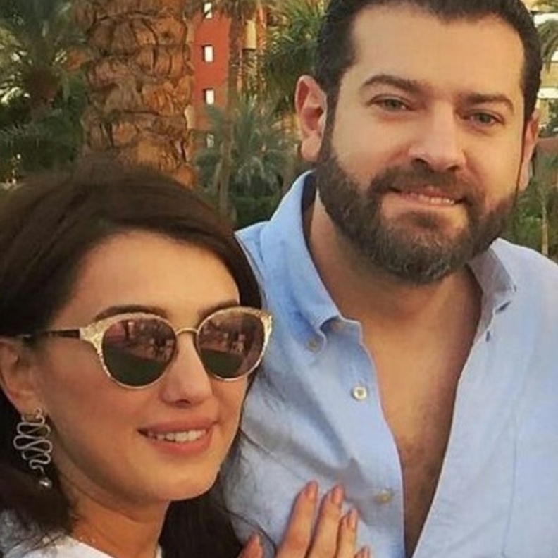 كندة علوش تنشر صورتها مع ابنتها