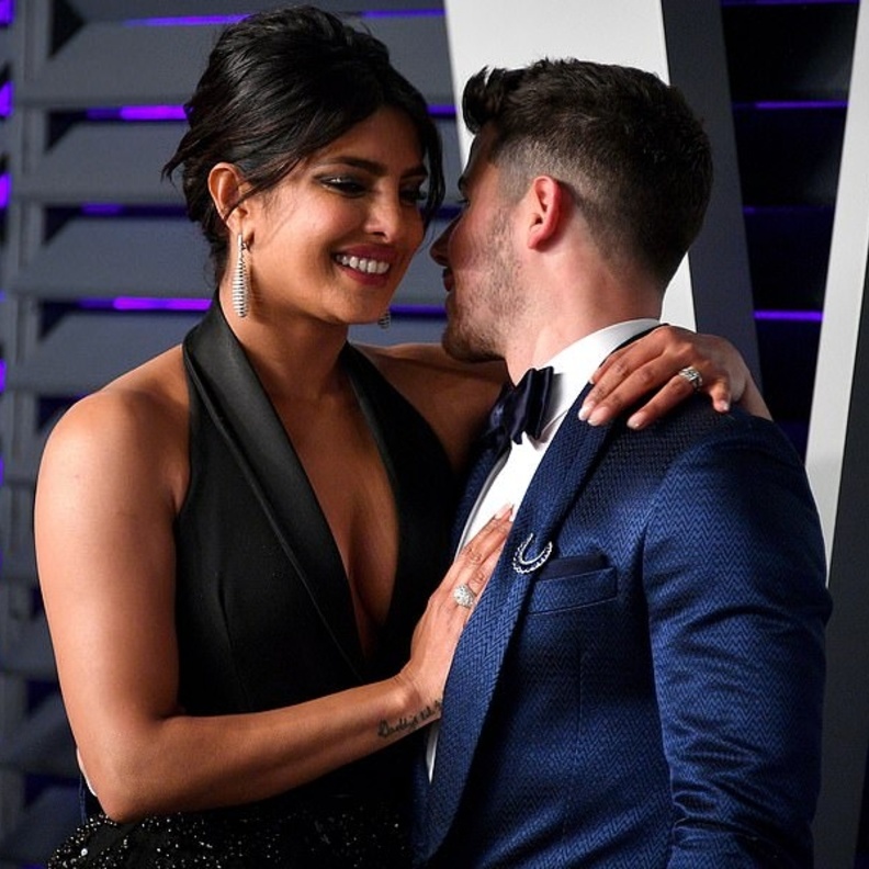 Priyanka Chopra بريانكا تشوبرا وزوجها يسرقان الأضواء في حفل ما بعد الأوسكار