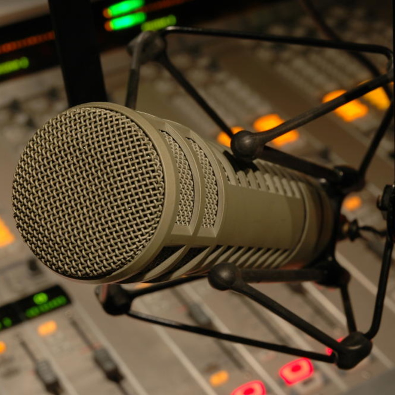 هيلة الفراج أول معلقة رياضية سعودية لمباريات كرة القدم