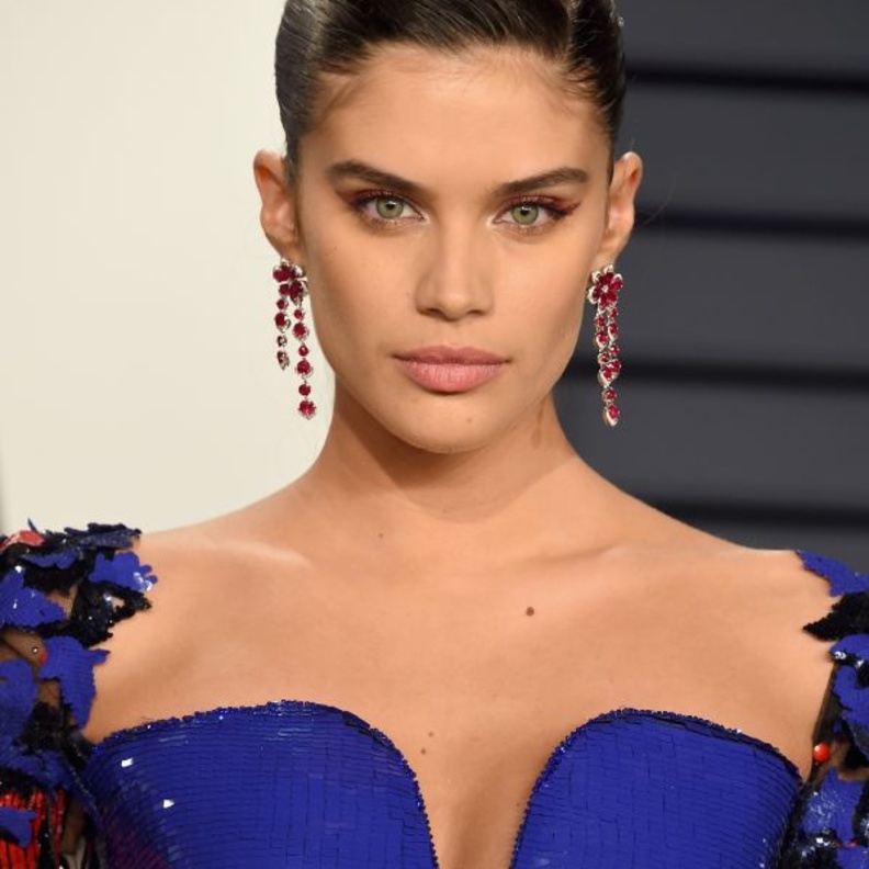 مجوهرات فريدا بينتو من شوبارد في حفل ما بعد الأوسكار 2019