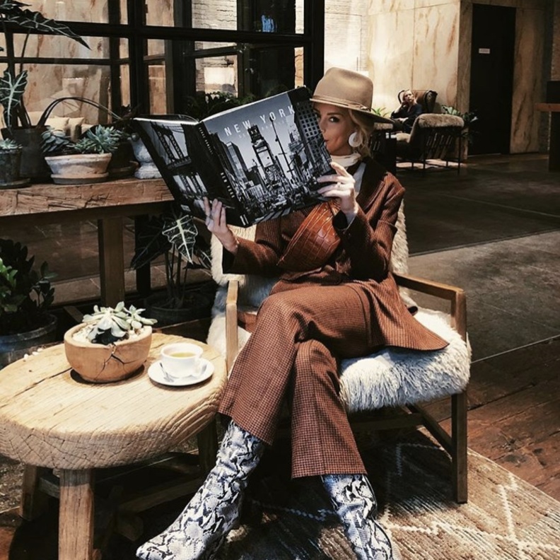 أحذية البوت بطبعة جلد الأفعى