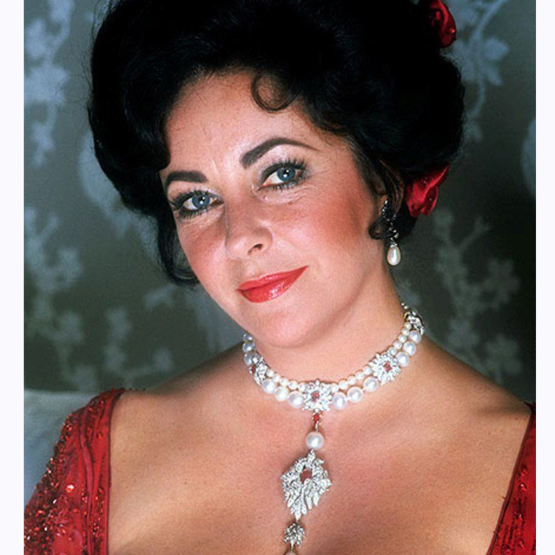 أقراط إليزابيث تايلور الكلاسيكية