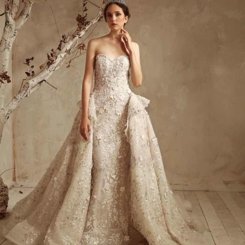 اشكال تاج عروس فخمة للعروس من مجموعة Ralf & Russo