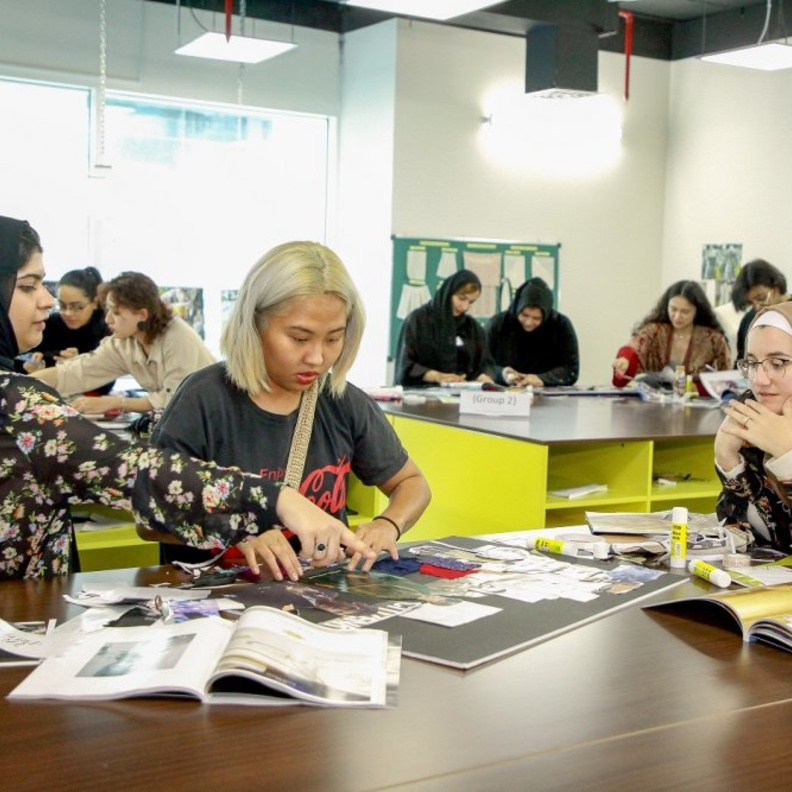 كلية تصميم الأزياء في دبي