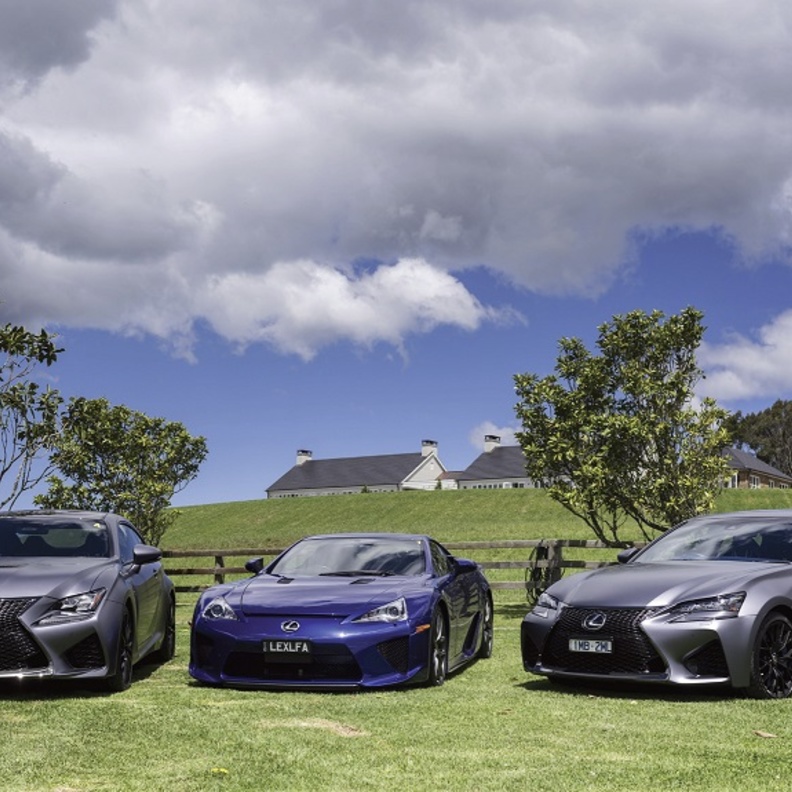 Lexus limited Edition على طرق أستراليا السريعة