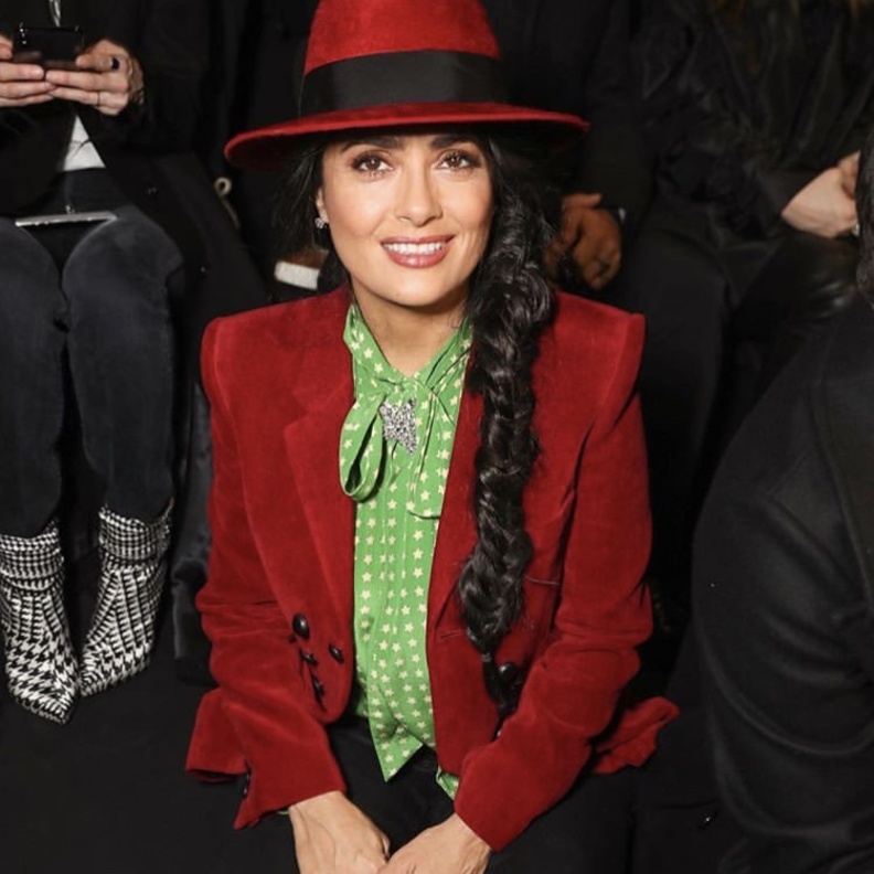 ستايل سلمى حايك بالقبعة