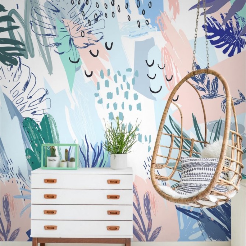 لوحات بألوان الباستيل يبرز جمالها اللون الكحلي الغامق للجدار