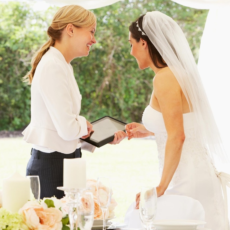 تأكدي من دفع كافة مصاريف الزفاف قبل الذهاب في رحلة شهر العسل