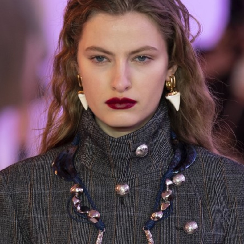 أجمل ألوان الشفاه البارزة لشتاء 2019 مباشرة من باريس