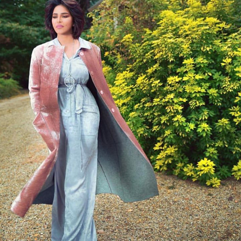 الفنانة أحلام بإطلالة رشيقة وقصة شعر قصيرة قبيل أنباء عن إحياء حفل لها بالسعودية 