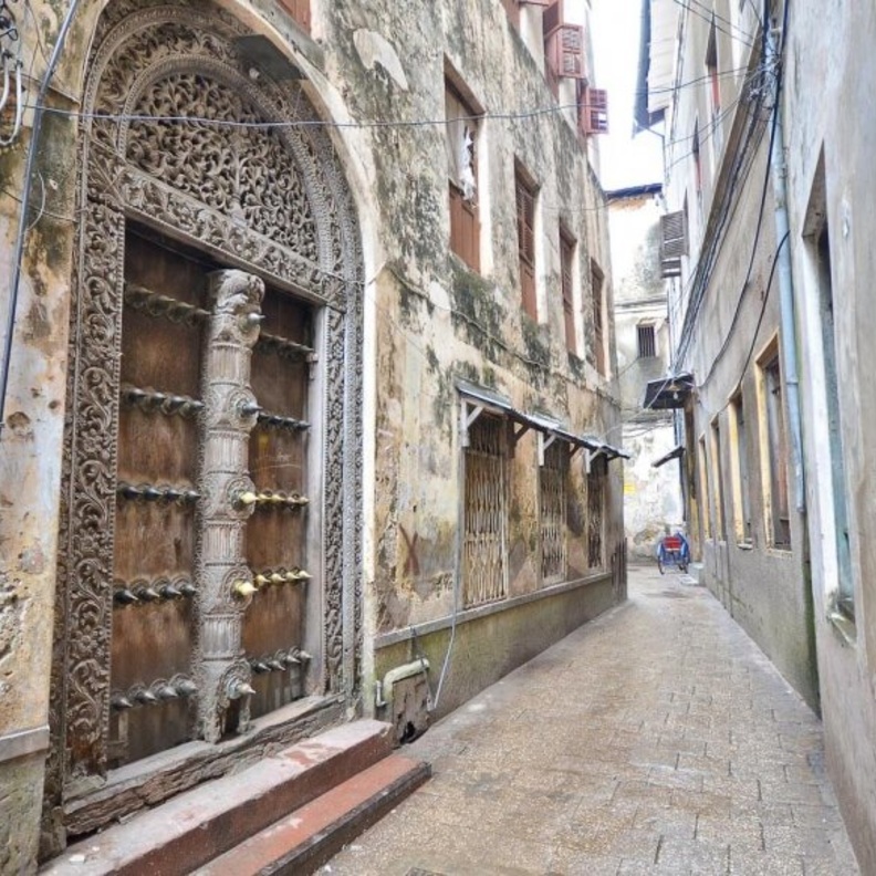 الأبواب المنحوتة في ستون تاون