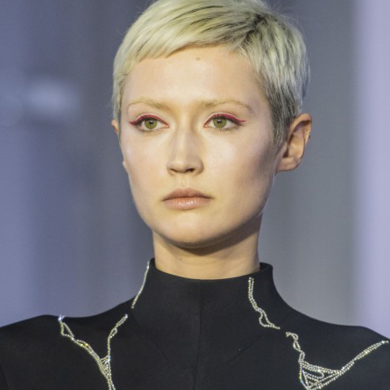 رسمات الخطوط المرجانية المات على الجفون العليا والسفلى بخطى دار Leonard