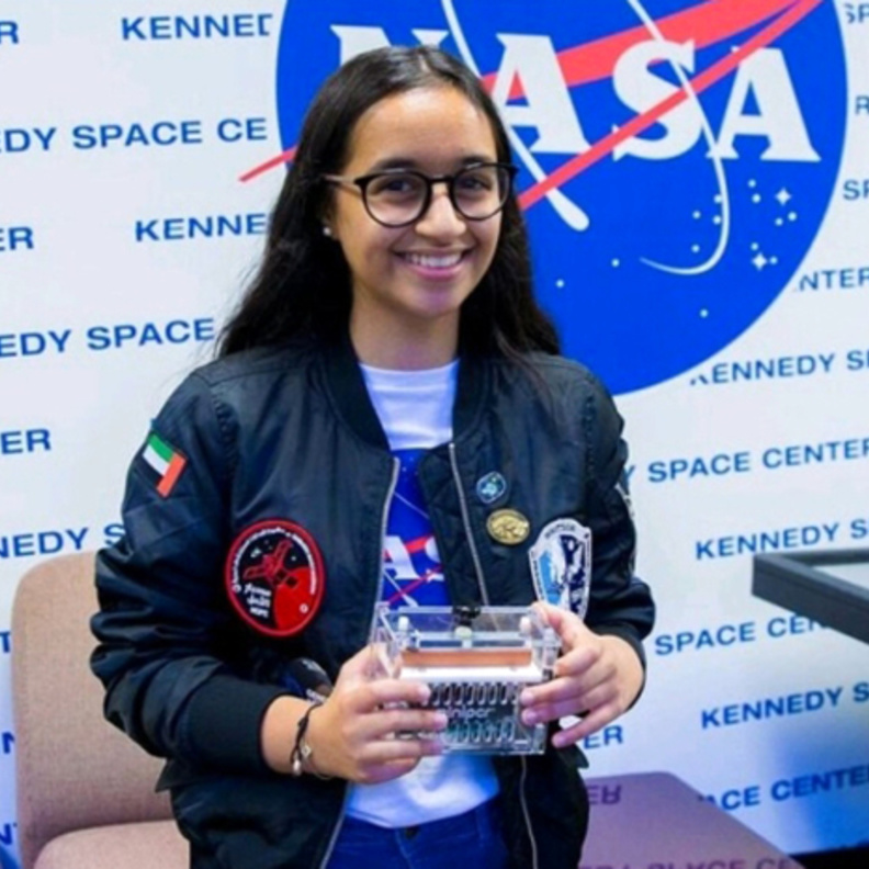 نابغة الفضاء الإماراتية علياء المنصوري 