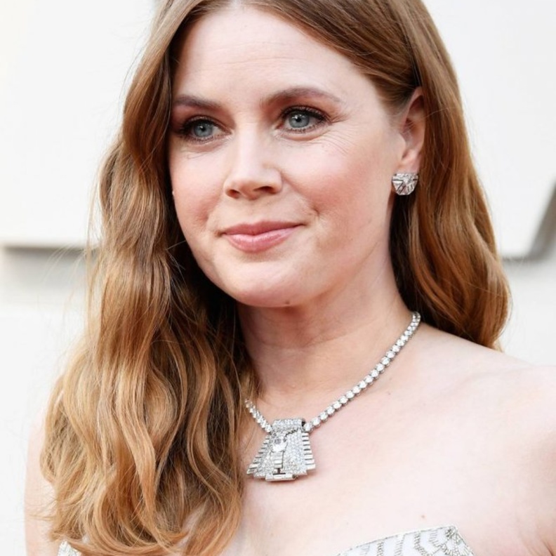  مجوهرات الليدي غاغا مع القلادة المرصعة بالماس اللماع من دار Tiffany