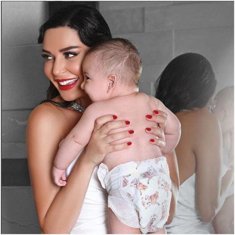 سيرين عبد النور تنشر فيديو طريف مع ابنها