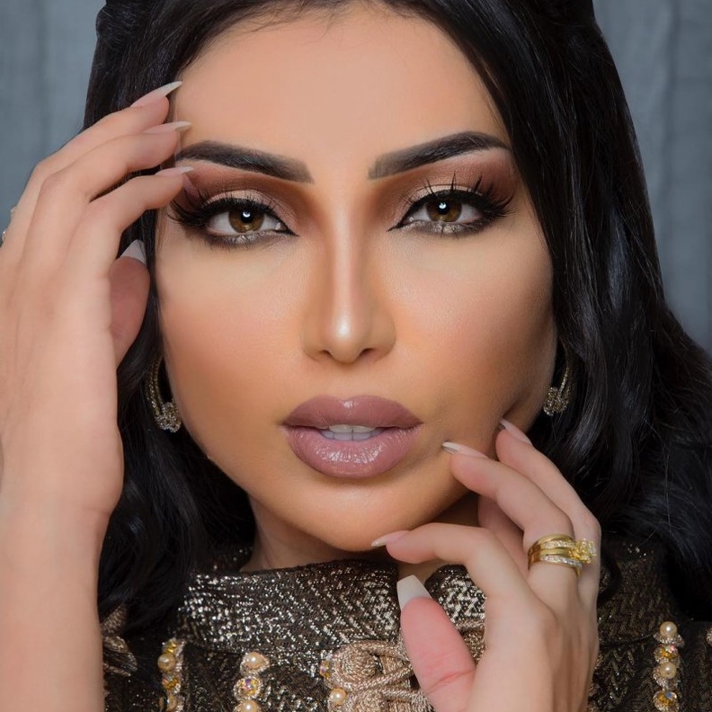 دنيا بطمة ترد على حلا الترك