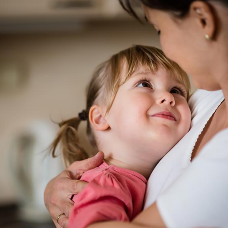 نصائح للتعامل مع الطفل شديد التعلق بأمه 