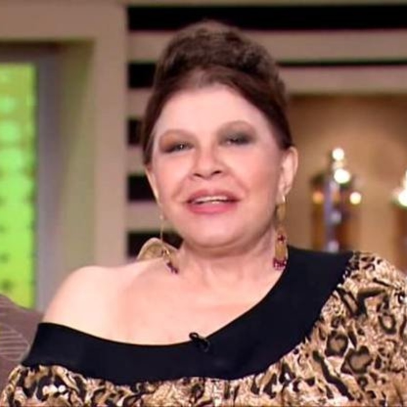 شويكار تطمئن الجمهور عن صحتها