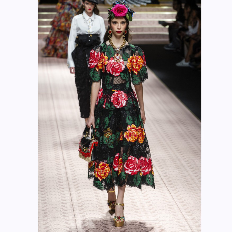 فساتين منفوشة