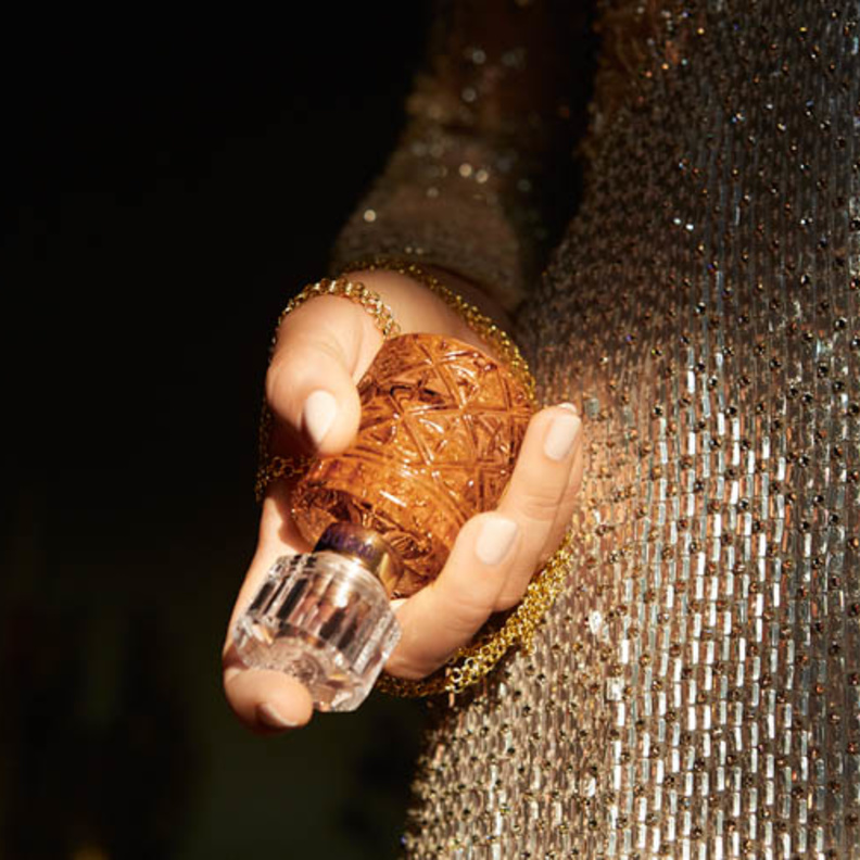 أطلقت علامة روبرتو كافالي عطرها الجديد