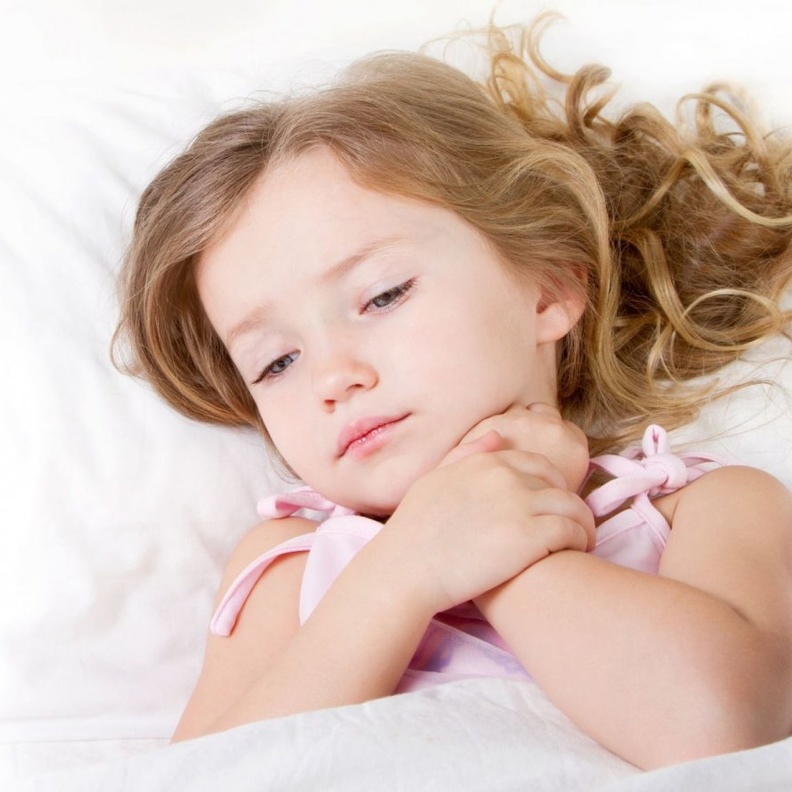 الاطفال الرضع الأكثر تاثر ببرودة الأطراف كونهم يحتاجون وقت للتكيف مع الظروف المحيطة بهم بعد الولادة