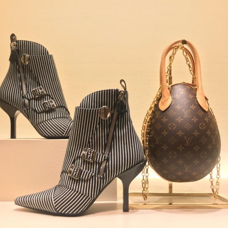 جزمة كاحل وحقيبة من  "لويس فيتون" Louis Vuitton 