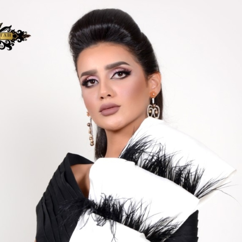 فستان سهرة من أزياء هلا