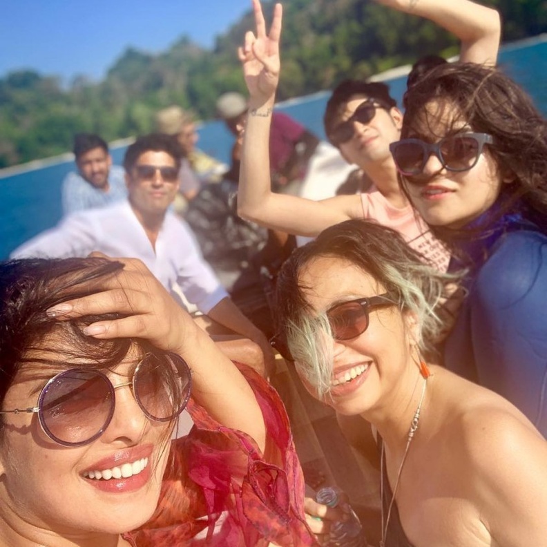 بريانكا تشوبرا Priyanka Chopra  في عطلتها الشاطئية