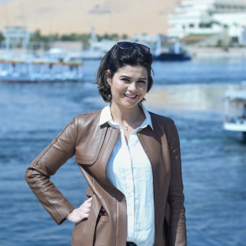 يسرا اللوزي