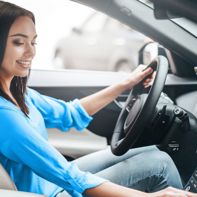 4 خطوات تجعلك تقودين سيارتك بعيداً عن التوتر