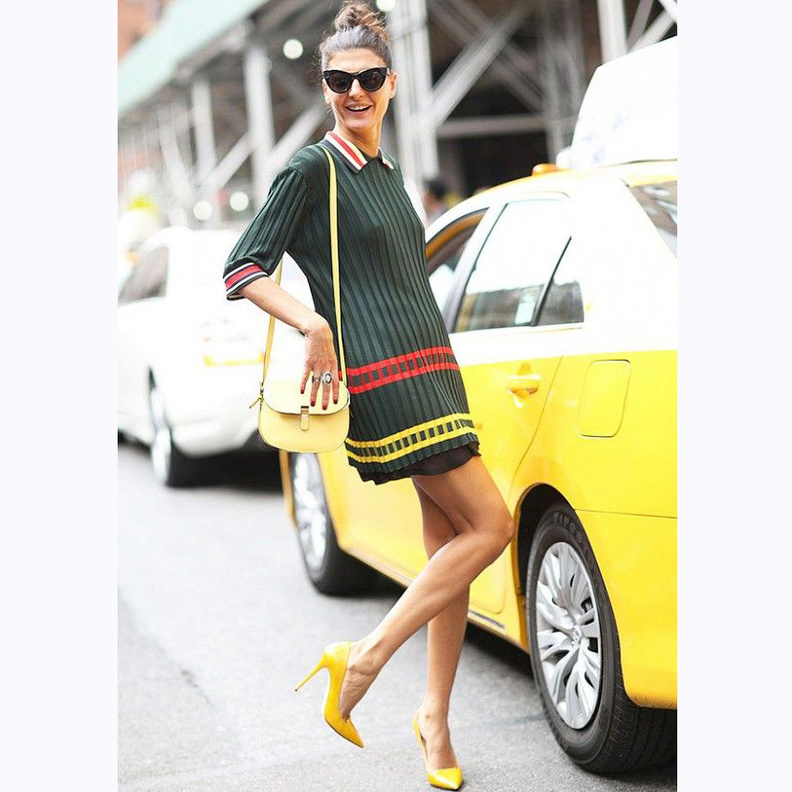 اعتمدي تصاميم اكسسوارات لافتة باللون الأصفر