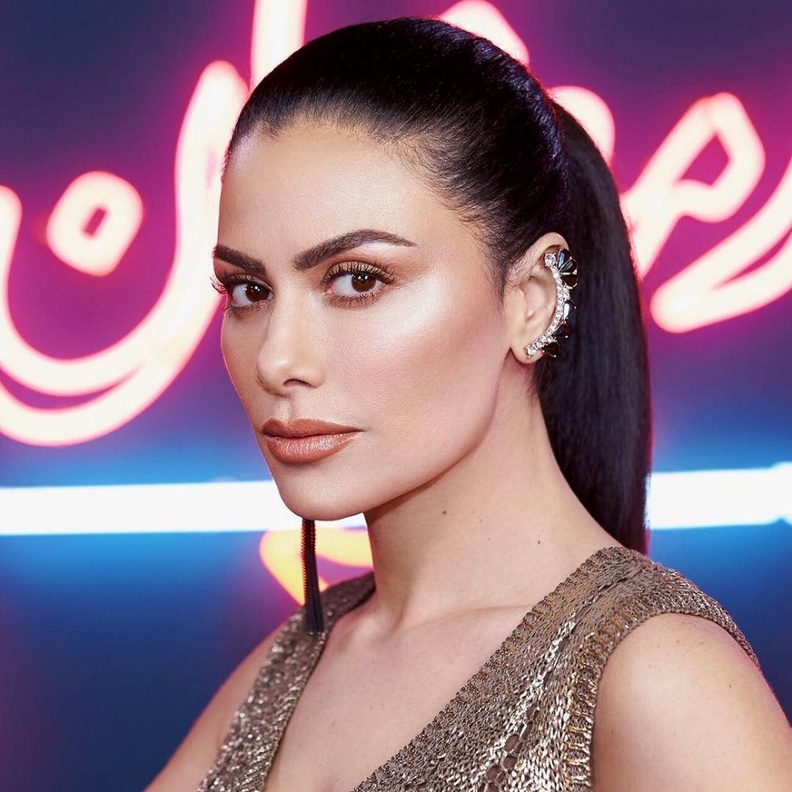 صبا مبارك تميل للمكياج الخفيف والناعم