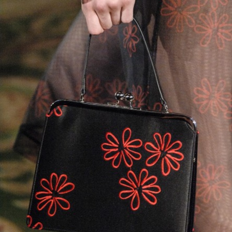  احدث موديلات حقائب تناسب هدايا عيد الام 2019‏ Versace