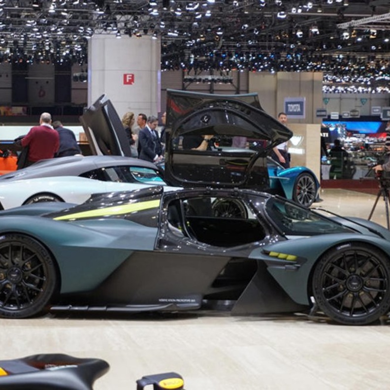 "أستون مارتن فالكيري" الهجينة