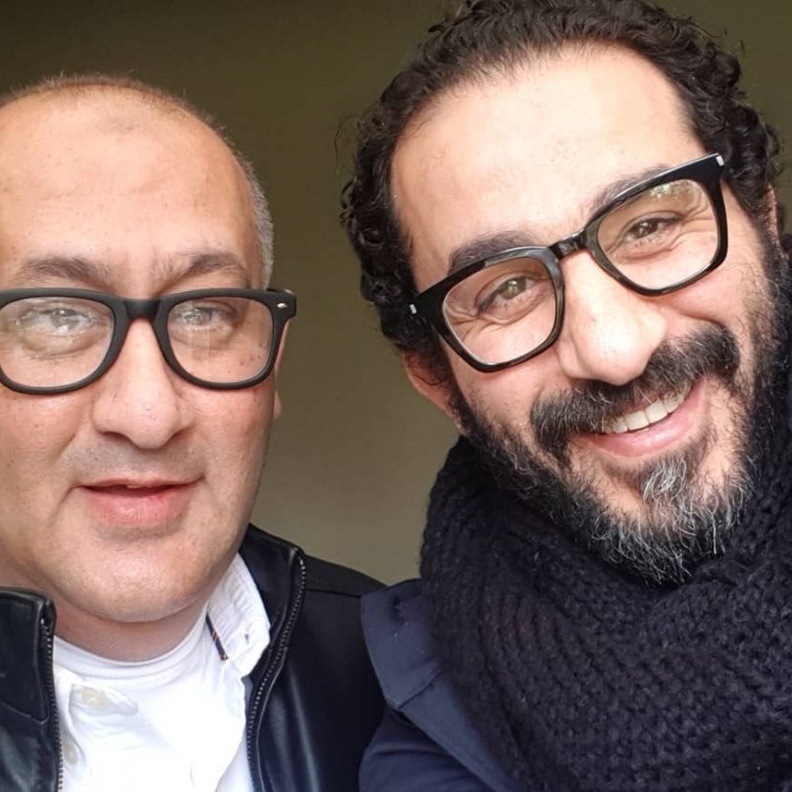 احمد حلمي يكشف عن صورة شقيقه خالد