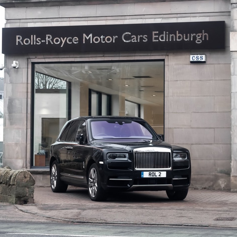 سيارة رولز رويس كولينان