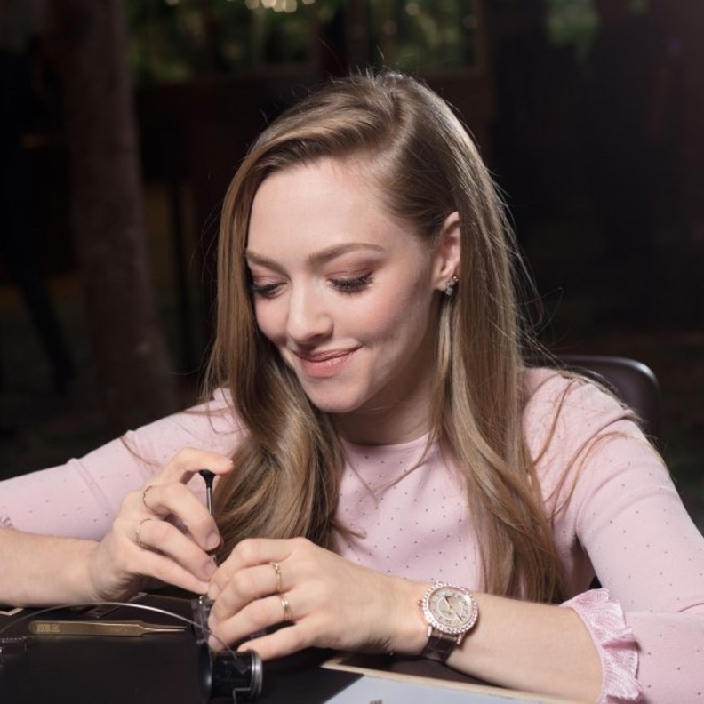  النجمة Amanda Seyfried في حوار خاص مع محاور المشاهير عدنان الكاتب