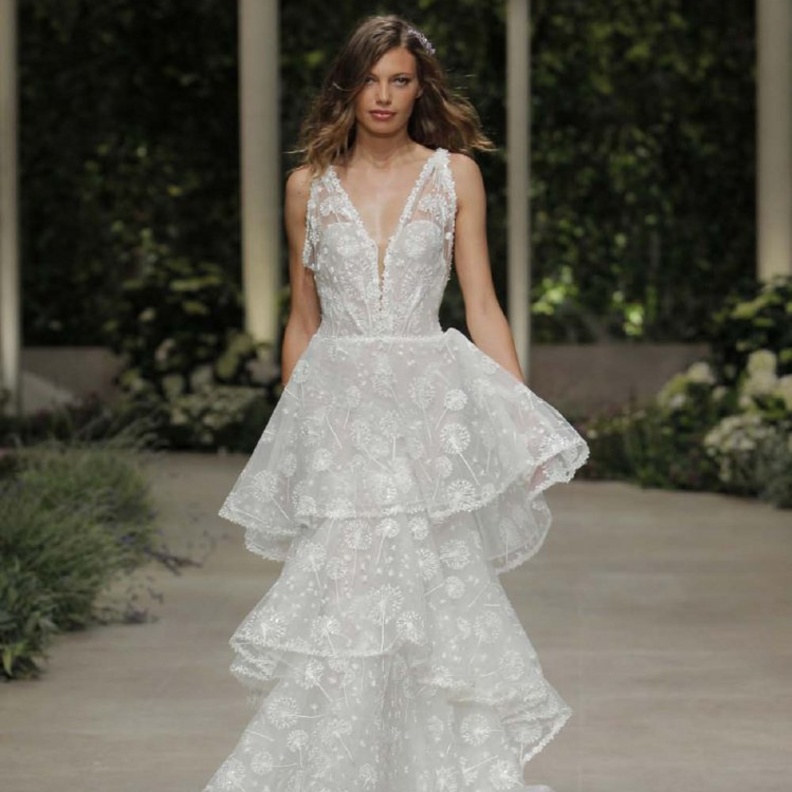  فستان من monique lhuillier