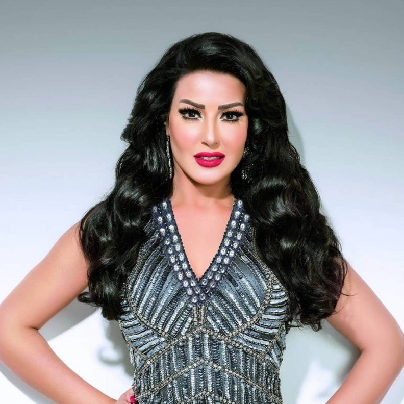 سمية الخشاب اشتهرت سابفا بشعرها الطويل