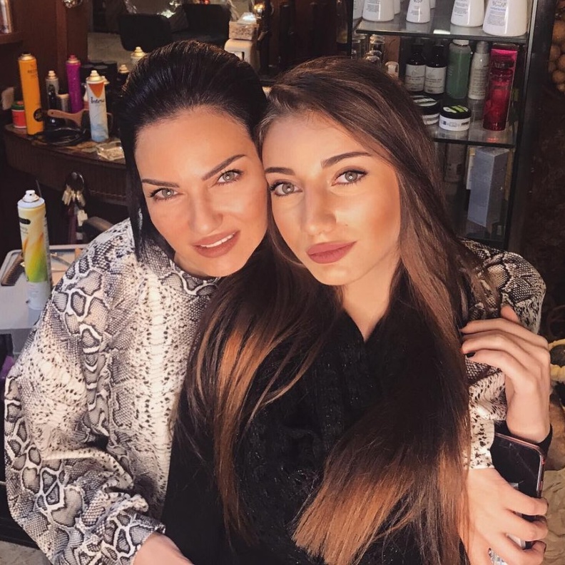 ابنة صفاء سلطان تتسبب ببكاء والدتها