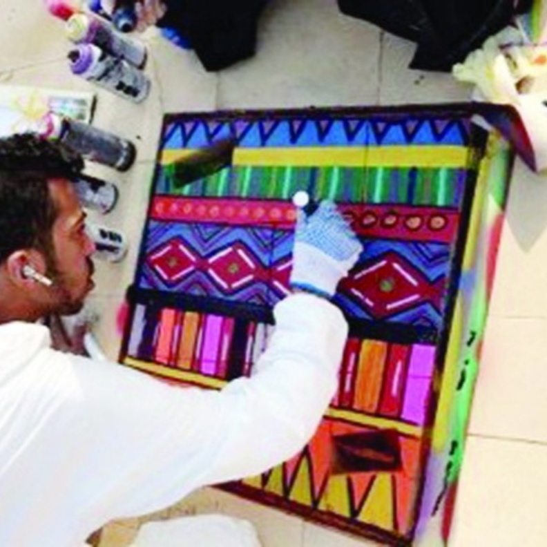 تشكيليون وتشكيليات يطلقون مبادرة تجميل أرصفة الرياض