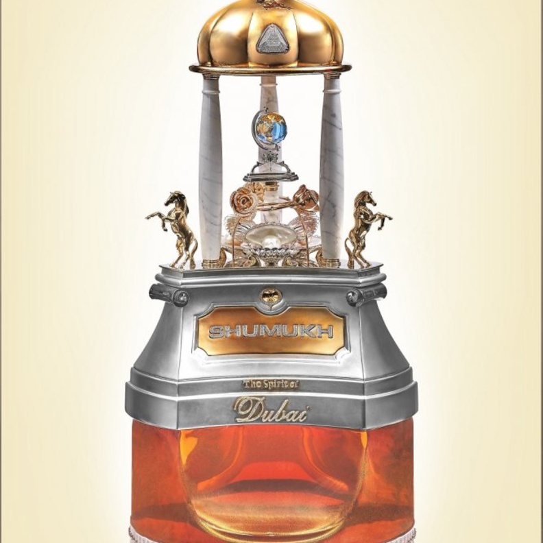 يتزين العطر بـِ 3,571 ألماسة مُتلألئة