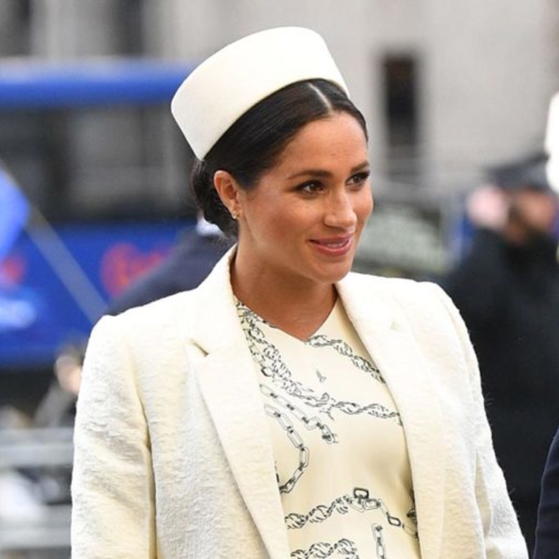 اعتبر البعض أن القبعة لم تلائم ميغان وتعددت الأسباب