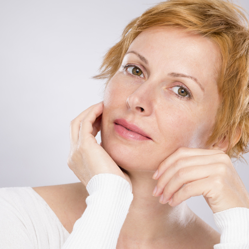 اعتمدي الخطوات التالية للعناية بالبشرة